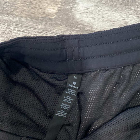 Lululemon Men’s Channel Cross Swim Short 7” - Medium - Preowned - Picture 2 of 2